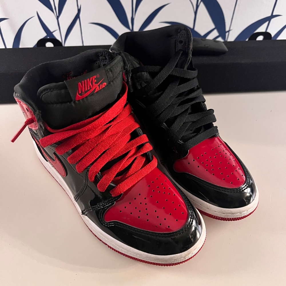 JORDAN 1 PATENT BRED 
SIZE 4Y
worn
NO KEYCHAIN